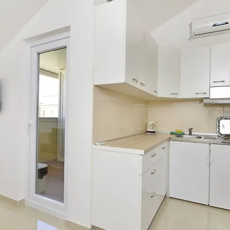 Ferienwohnung Fur 4 Personen Ca 45 Qm In Srima, Dalmatien Norddalmatien - B60454 شقة *