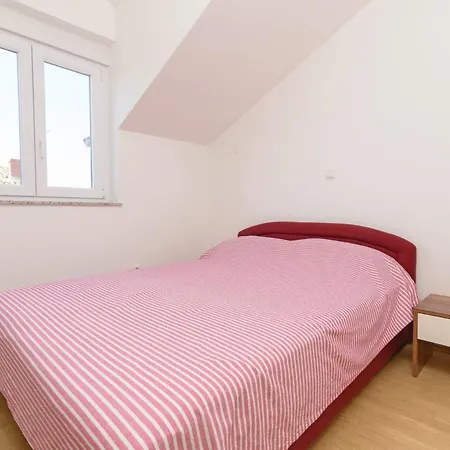 Ferienwohnung Fur 4 Personen Ca 45 Qm In Srima, Dalmatien Norddalmatien - B60454 شقة