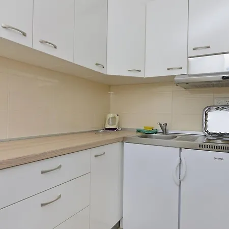 Ferienwohnung Fur 4 Personen Ca 45 Qm In Srima, Dalmatien Norddalmatien - B60454 سريما