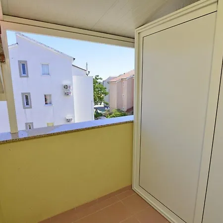 Ferienwohnung Fur 4 Personen Ca 45 Qm In Srima, Dalmatien Norddalmatien - B60454 شقة سريما