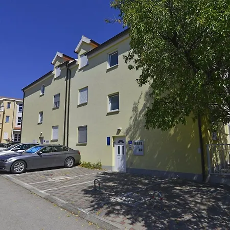 Ferienwohnung Fur 4 Personen Ca 45 Qm In Srima, Dalmatien Norddalmatien - B60454 *